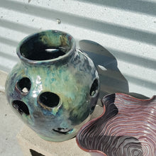 Load image into Gallery viewer, Decorative vase