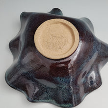 Load image into Gallery viewer, Carved wavy bowl
