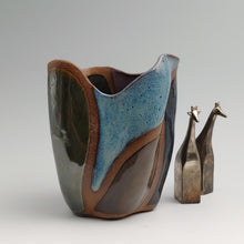 Load image into Gallery viewer, Earthy vase