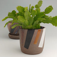 Load image into Gallery viewer, Planter -geometric colors