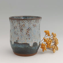 Load image into Gallery viewer, Textured drippy tumbler in blues