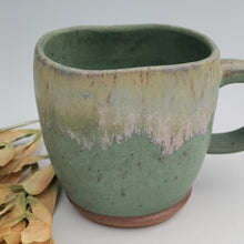 Load image into Gallery viewer, Mug in soft green