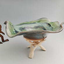 Load image into Gallery viewer, Wavy green bowl