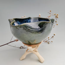 Load image into Gallery viewer, Wavy emerald bowl with blue flow