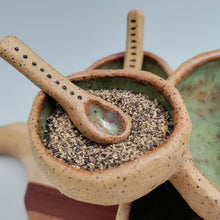 Load image into Gallery viewer, Spice bowls & mini spoons -green
