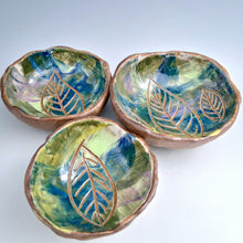 Load image into Gallery viewer, Trio of little nesting bowls
