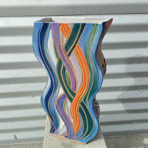 Squiggle vase