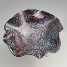 Load image into Gallery viewer, Carved wavy bowl
