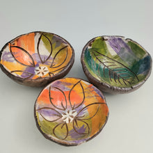 Load image into Gallery viewer, Trio of bright little bowls
