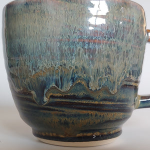 Mug -flowing river rock