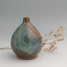 Load image into Gallery viewer, Carved bud vase
