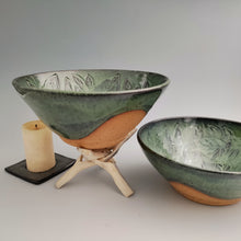 Load image into Gallery viewer, Pair of leafy bowls
