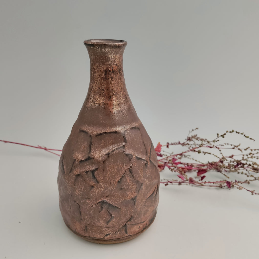 Faceted vase in bronze