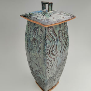 Square lidded vessel