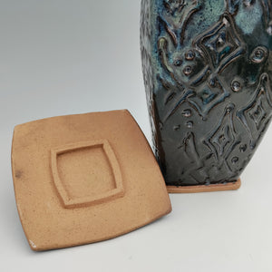 Square lidded vessel