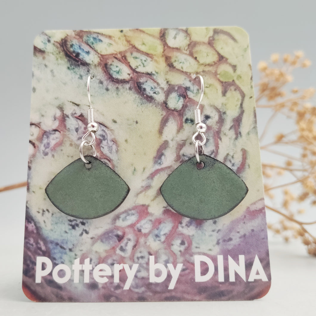 Matte earrings in dark jade