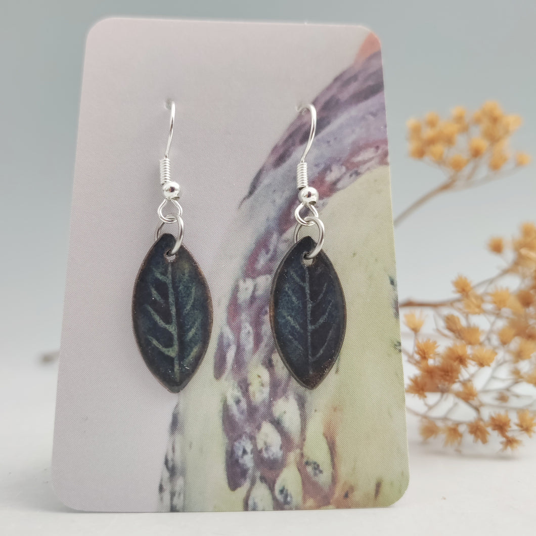 Little leaf earrings