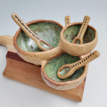 Load image into Gallery viewer, Spice bowls &amp; mini spoons -green
